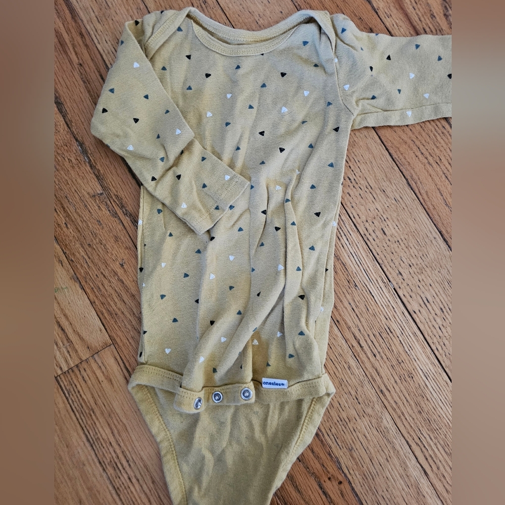 Gerber 12 month long sleeve onsie shirt